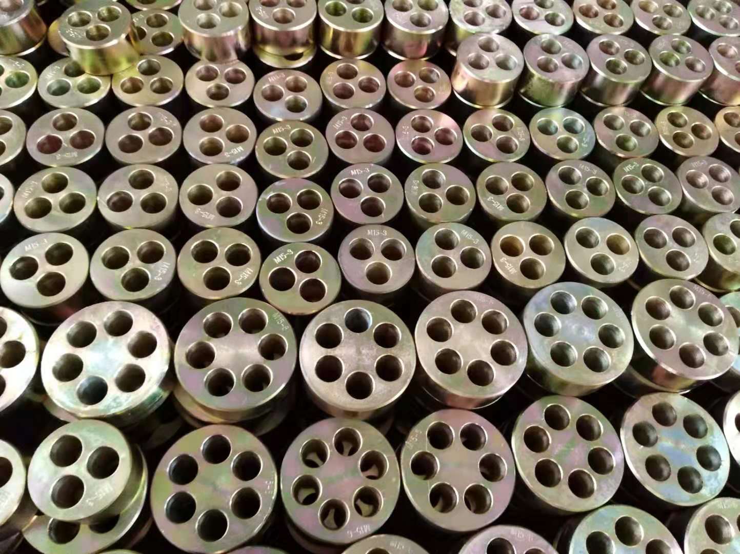 鋼絞線錨具.jpg 鋼絞線錨具.jpg